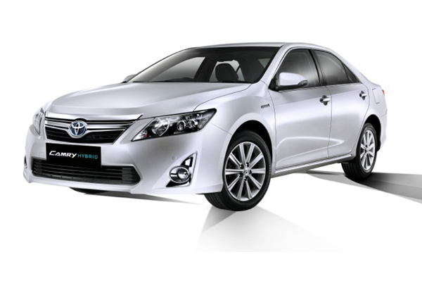 2013 Toyota Camry Hybrid launched at Rs 29.75 lakh - Image 1